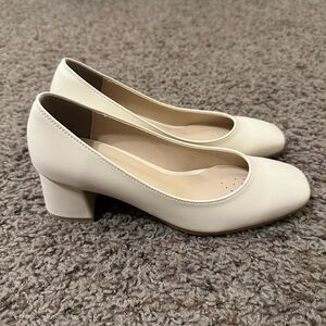 New Chuu Cream Block Heel Pumps Size 5.5